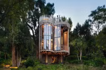 Nhà trên cây tiện nghi chẳng thua gì khách sạn 5 sao 