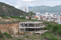 Di tích lầu Bảo Đại ở Nha Trang bị "phá nát", ai chịu trách nhiệm?