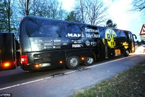 Hiện trường vụ nổ xe buýt chở đội Borussia Dortmund ở Đức