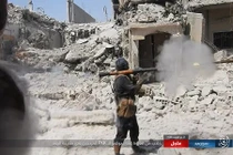 Ảnh: Phiến quân IS phản công ở Raqqa, SDF tổn thất nặng