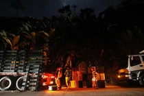 Cảnh mưu sinh qua những con đường nguy hiểm nhất Venezuela