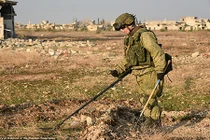 Hiểm nguy rình rập lính Nga dọn bom mìn ở thành phố Aleppo