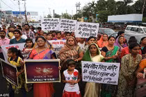 Cưỡng hiếp bé gái 12 tuổi, gã hàng xóm còn làm điều kinh hoàng