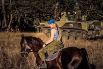 Ngẩn ngơ ngắm nữ học viên Nga xinh đẹp trên thao trường