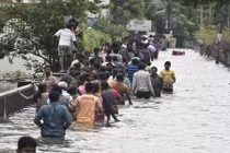 Hình ảnh ngập lụt nghiêm trọng tại Ấn Độ