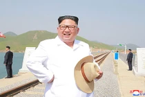 Ông Kim Jong-un cười rạng rỡ sau tuyên bố cứng rắn của Tổng thống Trump