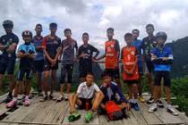 Huấn luyện viên đội bóng Thái Lan mất tích: Người hùng hay tội đồ?