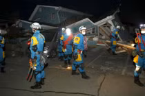 Cảnh tượng sau trận động đất 7,3 độ Richter ở Nhật Bản