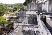 Đột nhập khu nghỉ dưỡng Thái bỏ hoang sau thảm họa sóng thần