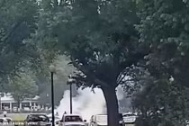 Kinh hoàng cảnh người đàn ông tự thiêu gần Nhà Trắng