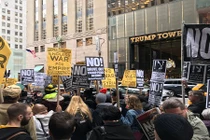 Ảnh: Biểu tình bùng phát sau vụ Mỹ không kích Syria