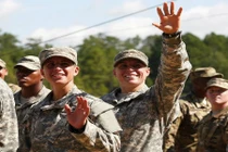 Vẻ đẹp chiến trường của các nữ quân nhân Mỹ