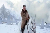 ​Lãnh đạo Triều Tiên Kim Jong Un cưỡi ngựa tới thăm núi Paekdu