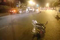 Xe cứu thương phóng nhanh gây tai nạn liên hoàn tại HN