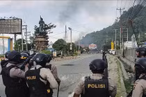 Bạo loạn tại Indonesia, hơn 80 người thương vong