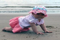 Nhói lòng thi thể bé gái 10 tháng tuổi vụ máy bay Nga rơi