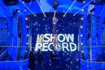 Đi trên dây bằng giày cao gót lập Kỷ lục Guinness