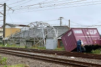 Nhật-Hàn tan hoang sau khi bão Tapah càn quét