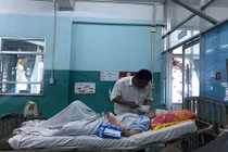 Cô gái giả chết sau đòn tấn công máu lạnh của kẻ si tình