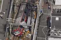 Tokyo: Tàu hỏa tông xe tải, nhiều người bị thương