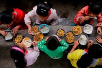 Tò mò bữa trưa của học sinh trên khắp thế giới