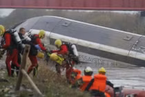 7 người chết ở Pháp vì tàu cao tốc trật đường ray 