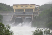 Quảng Nam: Mưa lũ tàn phá 1.166 nhà, 3 người chết