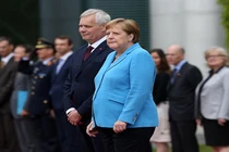 Ba lần run rẩy của Thủ tướng Merkel khiến Châu Âu lo ngại