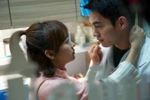 Vội vã chia tay bạn trai gia thế khủng khi thấy mặt mẹ anh 