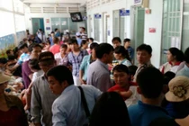 Quá tải bệnh nhi, TP.HCM phải kê thêm giường bệnh