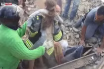 Kỳ tích: Cứu sống bé 10 tuổi trong vụ động đất ở Italy