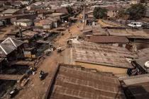 Kinh ngạc “lò sản xuất phim Hollywood” ở Uganda