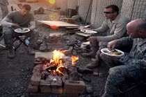 Ảnh: Binh sĩ Mỹ mừng Lễ Tạ ơn ngay trên chiến trường