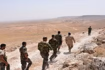 Ảnh: Quân đội Syria tuần tra khu vực mới giải phóng ở Aleppo