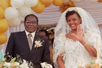 Đời tư cựu Đệ nhất phu nhân tiêu hoang ở Zimbabwe