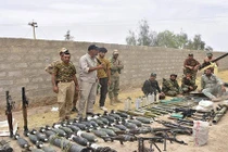 Chùm ảnh tịch thu kho vũ khí “khủng” của IS ở Mosul