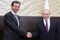 Cái bắt tay chiến thắng của Tổng thống Putin và Tổng thống Assad