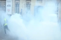 Toàn cảnh biểu tình dữ dội ở Pháp, hàng trăm người thương vong