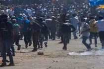 Hình ảnh đụng độ dữ dội bùng phát ở Kashmir