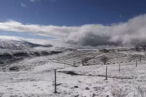 Kinh ngạc tuyết phủ trắng sa mạc ở Trung Đông