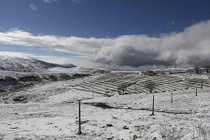 Kinh ngạc tuyết phủ trắng sa mạc ở Trung Đông