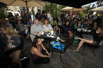 Chùm ảnh dân Mỹ uống cà phê, xem ông Comey điều trần