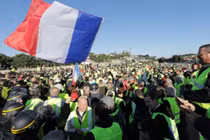 Vì sao biểu tình “Áo vàng” nhanh chóng lan rộng khắp thế giới?