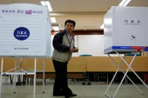 Toàn cảnh cử tri Hàn Quốc bỏ phiếu bầu tổng thống mới