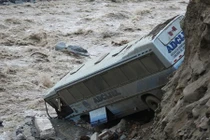 Cảnh tượng lở đất và lũ lụt kinh hoàng ở Peru