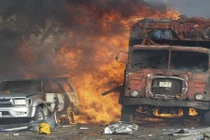 Hiện trường kinh hoàng đánh bom ở Somalia, gần 400 người thương vong