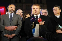 Tổng thống Pháp nói gì sau vụ cháy Nhà thờ Đức Bà Paris?