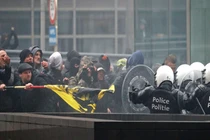 Bùng phát biểu tình phản đối hiệp ước di cư của LHQ tại Bỉ