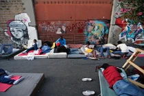 Cuộc sống người tị nạn vạ vật giữa đường phố Italy