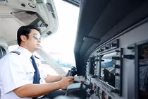 Hàng loạt phi công Vietnam Airlines lại xin nghỉ việc, gửi đơn cầu cứu